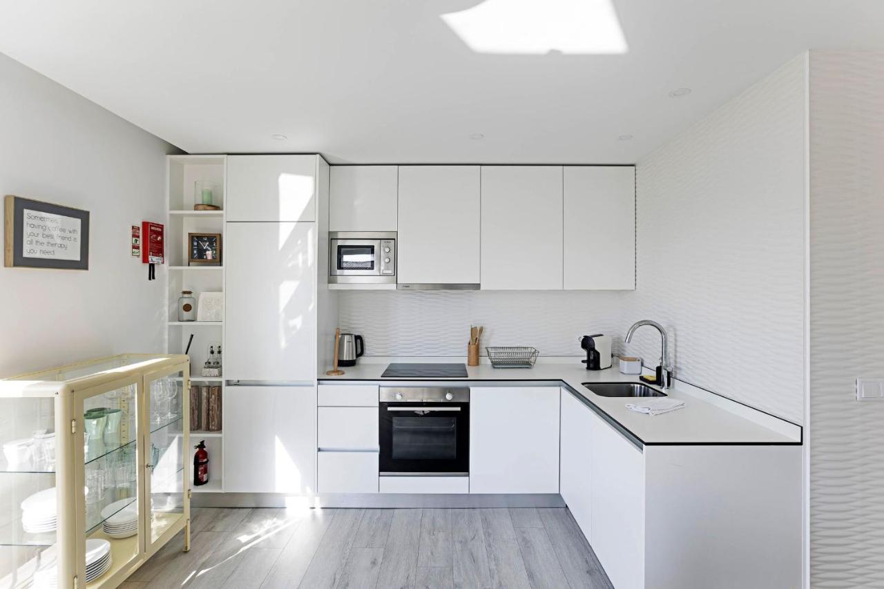 Stylish Flat W/ Gym & Parking By Lovelystay Порто Екстериор снимка